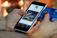 A hand holding a cellphone
Description automatically generated